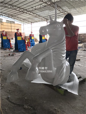 玻璃鋼飛馬雕塑定制·玻璃鋼雕塑批發(fā)廠家  玻璃鋼動物飛馬雕塑定制