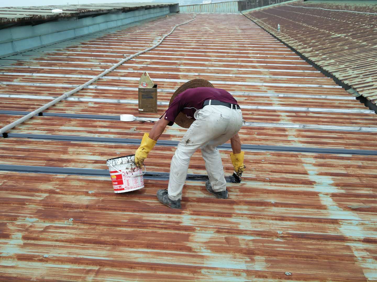 佛山市順德天面外墻樓面裂縫彩瓦鐵皮瓦防水補(bǔ)漏