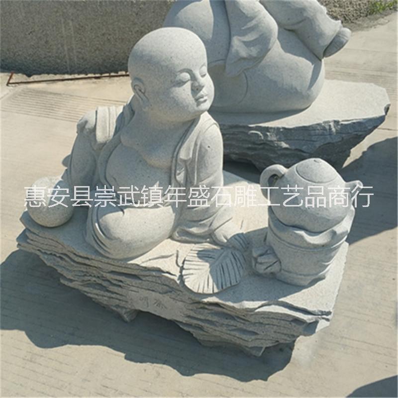 廠家直銷石雕小沙彌寺廟趣味佛像雕塑 花崗巖園林寺廟小和尚雕刻