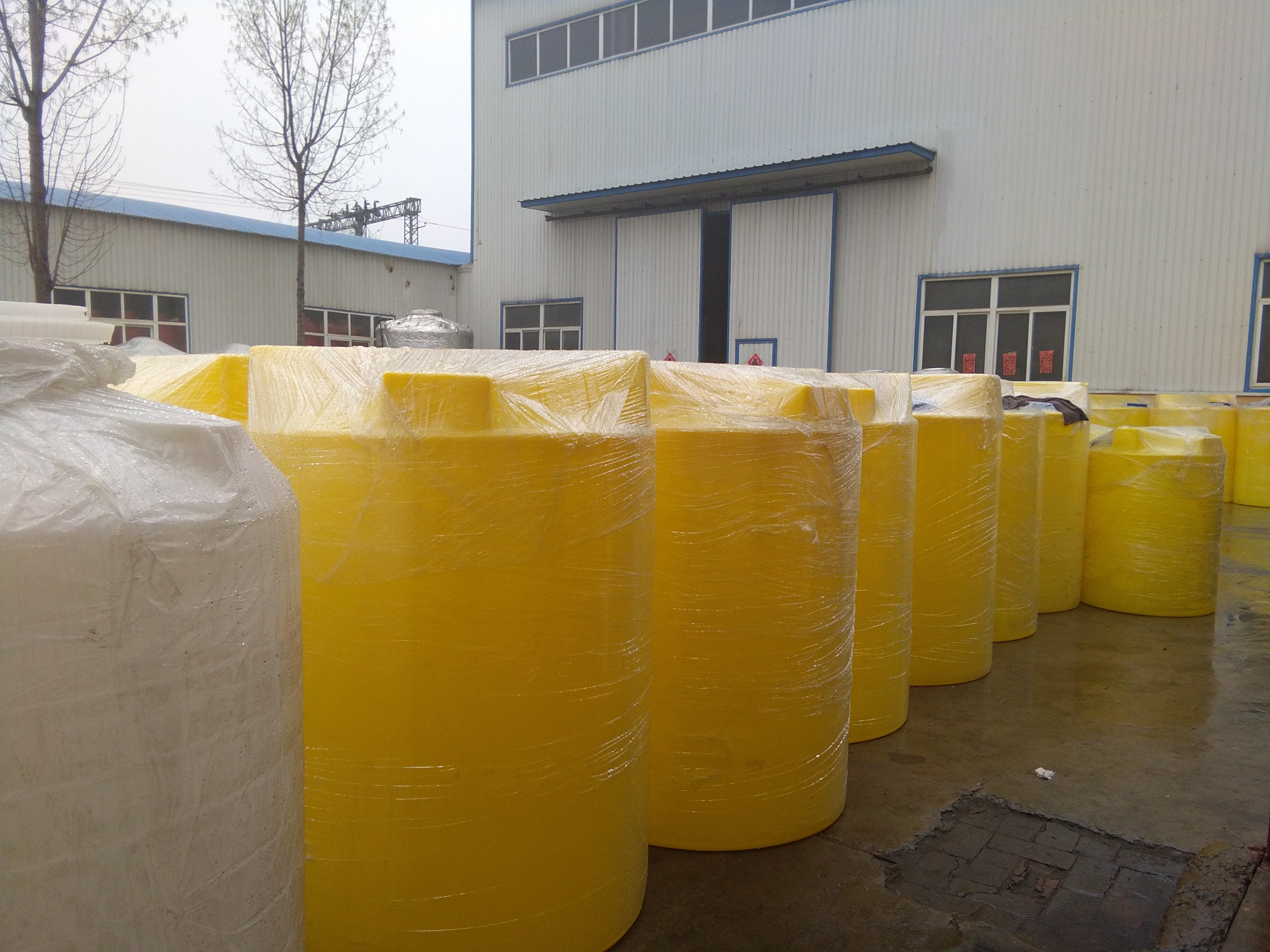 供應加厚型黃色1噸加藥箱 1000升加藥箱可配攪拌電機