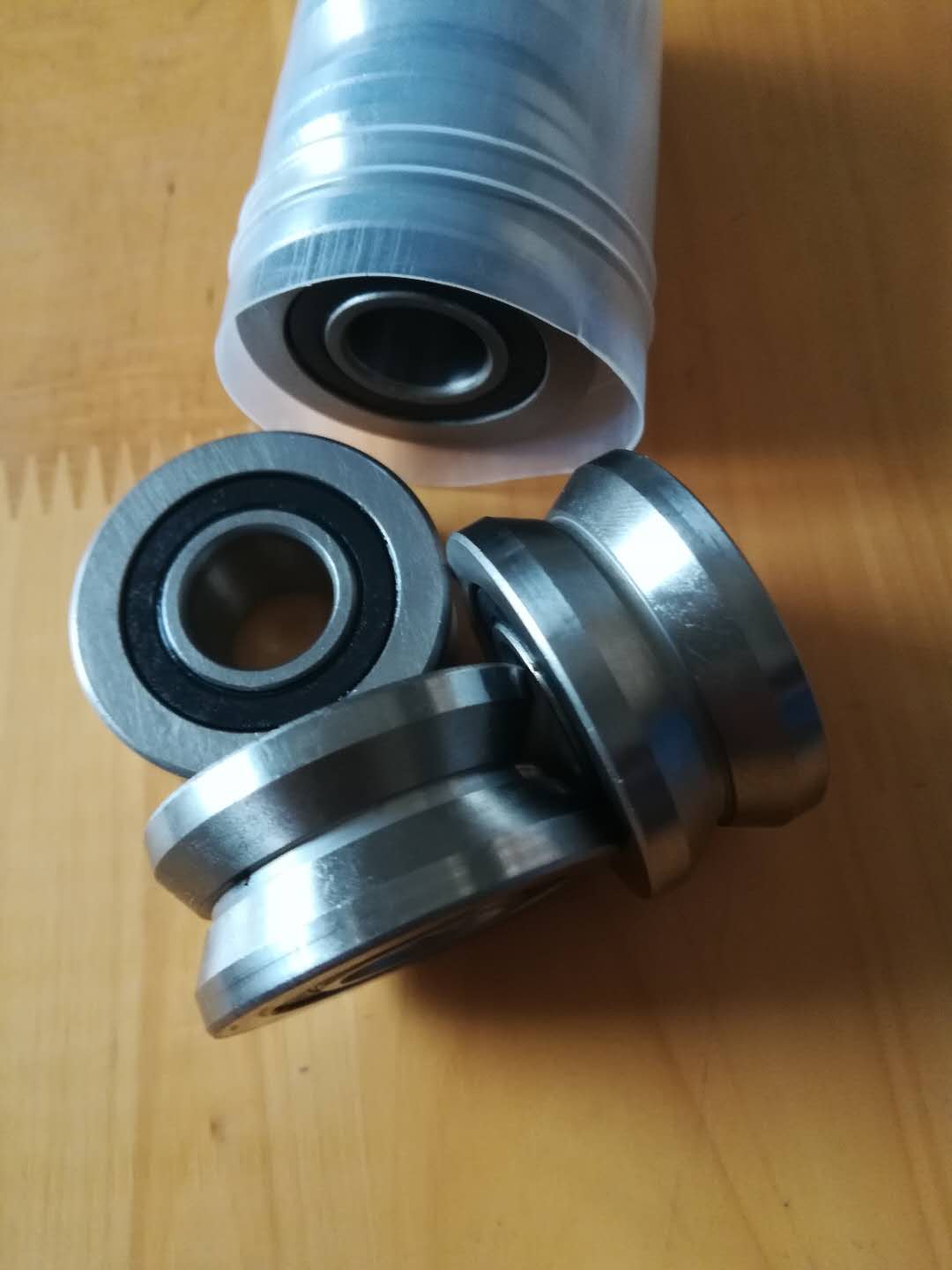 LV20-7-ZZ直線導(dǎo)軌軸承LV20-7-2RS導(dǎo)軌滾輪V型軸承