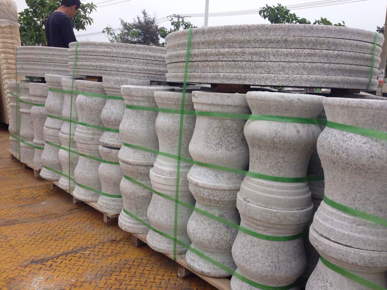 供應(yīng)芝麻灰G633火燒面深灰麻鋪路石芝麻灰廣場石材,環(huán)境石材