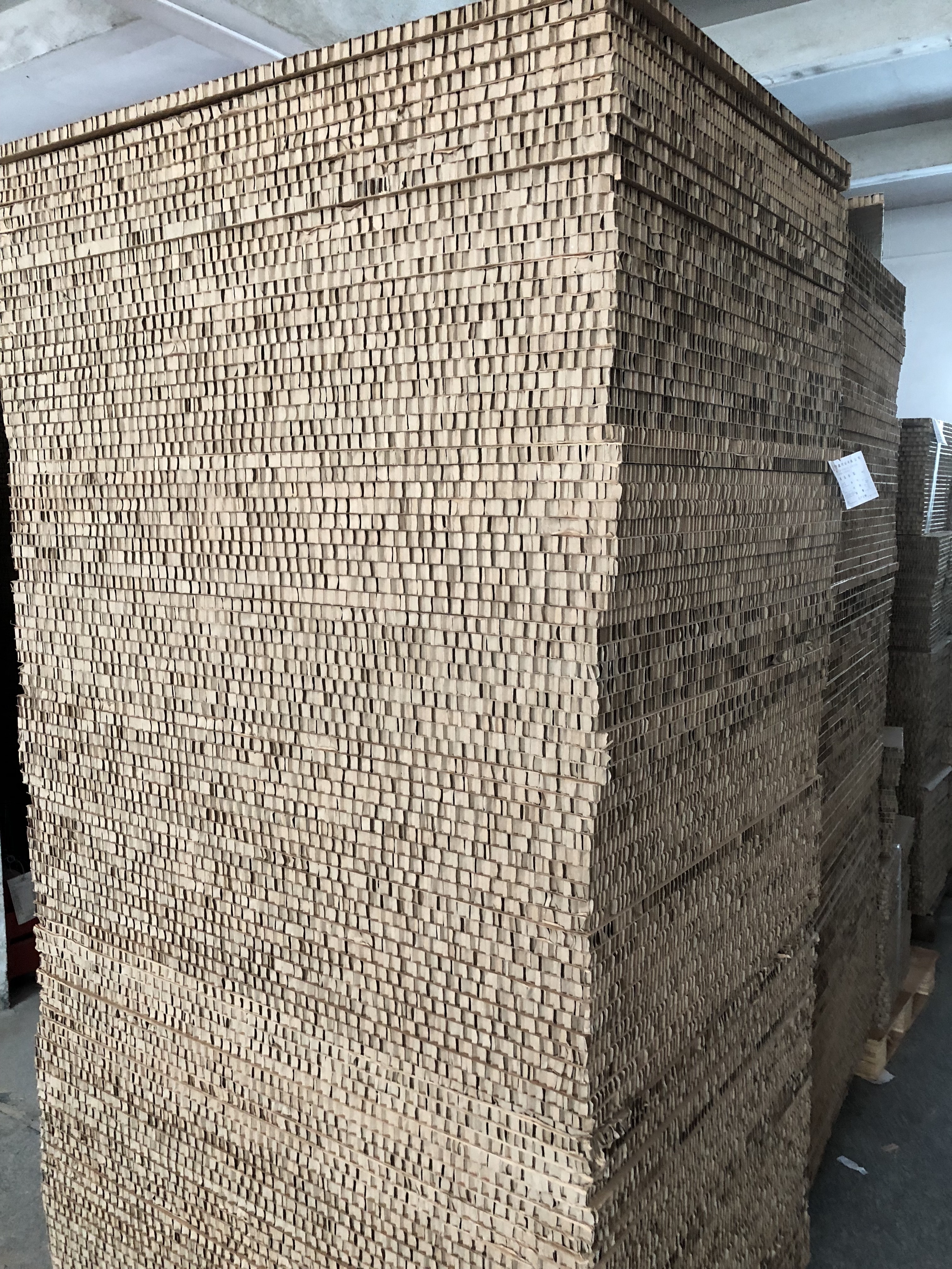 實(shí)惠蜂窩板廠家報(bào)價(jià)鹽田蜂窩板廠家批發(fā)優(yōu)質(zhì)蜂窩板哪里有？蜂窩板廠家哪家好？大鵬蜂窩板廠家電話