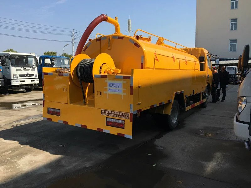 清洗吸污車多少錢，小型護(hù)欄清洗車，高壓清洗吸污車價(jià)格，隧道清洗車，護(hù)欄清洗車價(jià)格，道路清洗車，高壓管道清洗車，環(huán)衛(wèi)清洗車