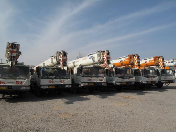 定邊縣閆七專業(yè)租賃吊車