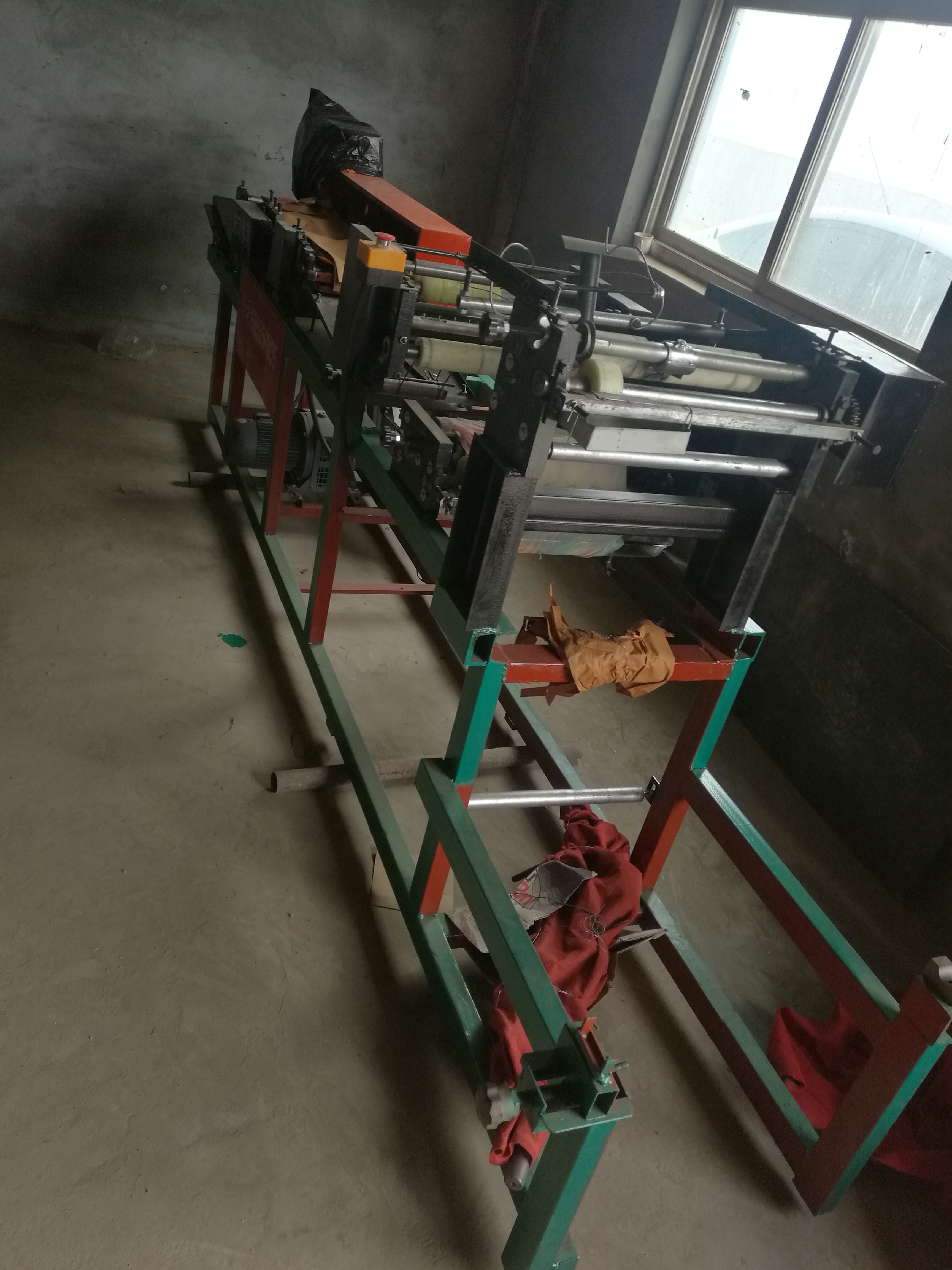 供應全自動獼猴桃柑桔果袋機