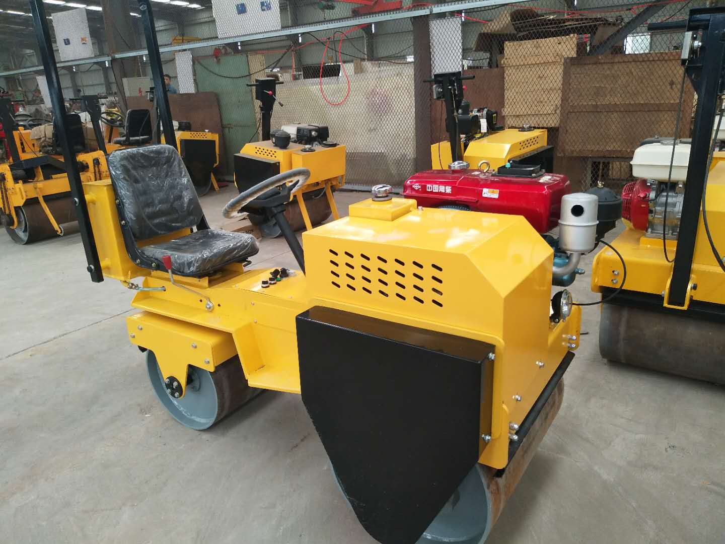 手扶壓路機(jī)小型雙鋼輪振動(dòng)壓路機(jī)  山東普華小型雙鋼輪振動(dòng)壓路機(jī) 山西小型雙鋼輪振動(dòng)壓路機(jī)