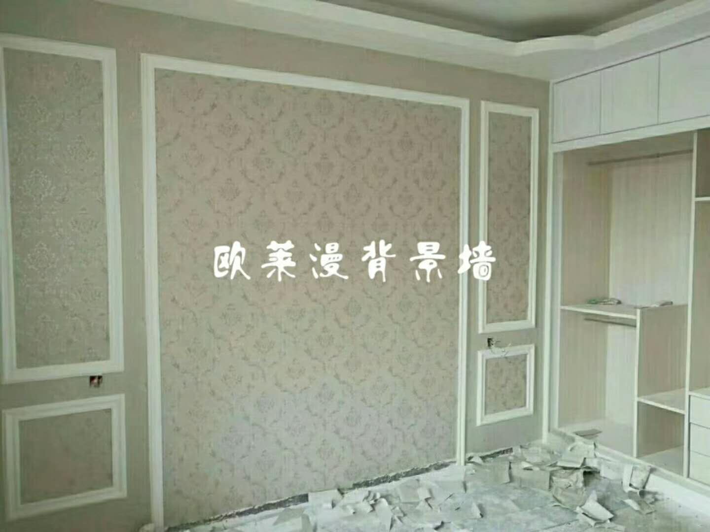 背景墻用實(shí)木線條還是石膏線，哪個(gè)比較好？