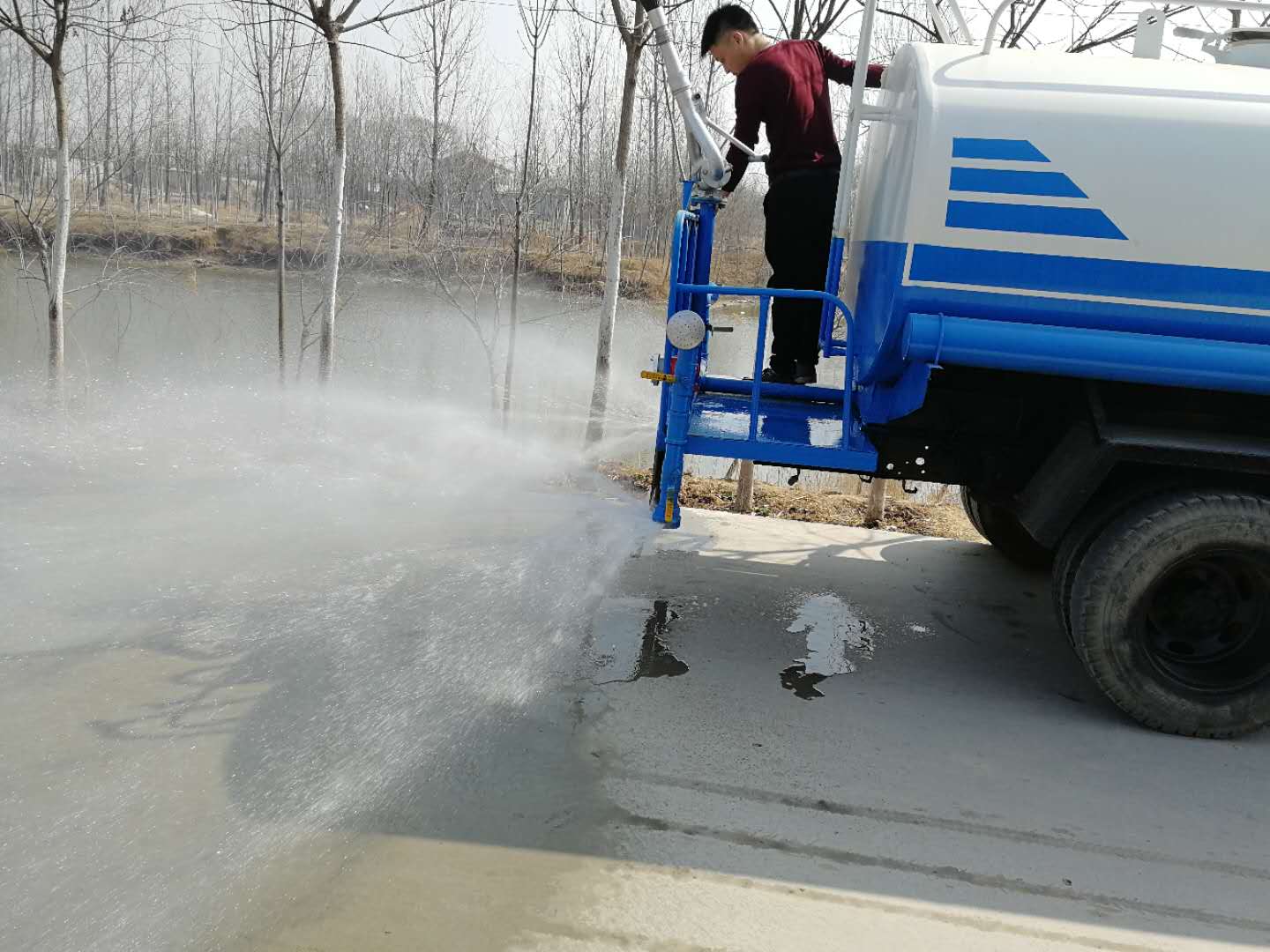 山東二手灑水車交易市場10噸灑水車多少錢