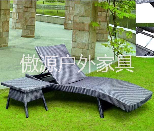 戶外編藤沙灘椅休閑躺椅批發(fā)廠家游泳池躺椅