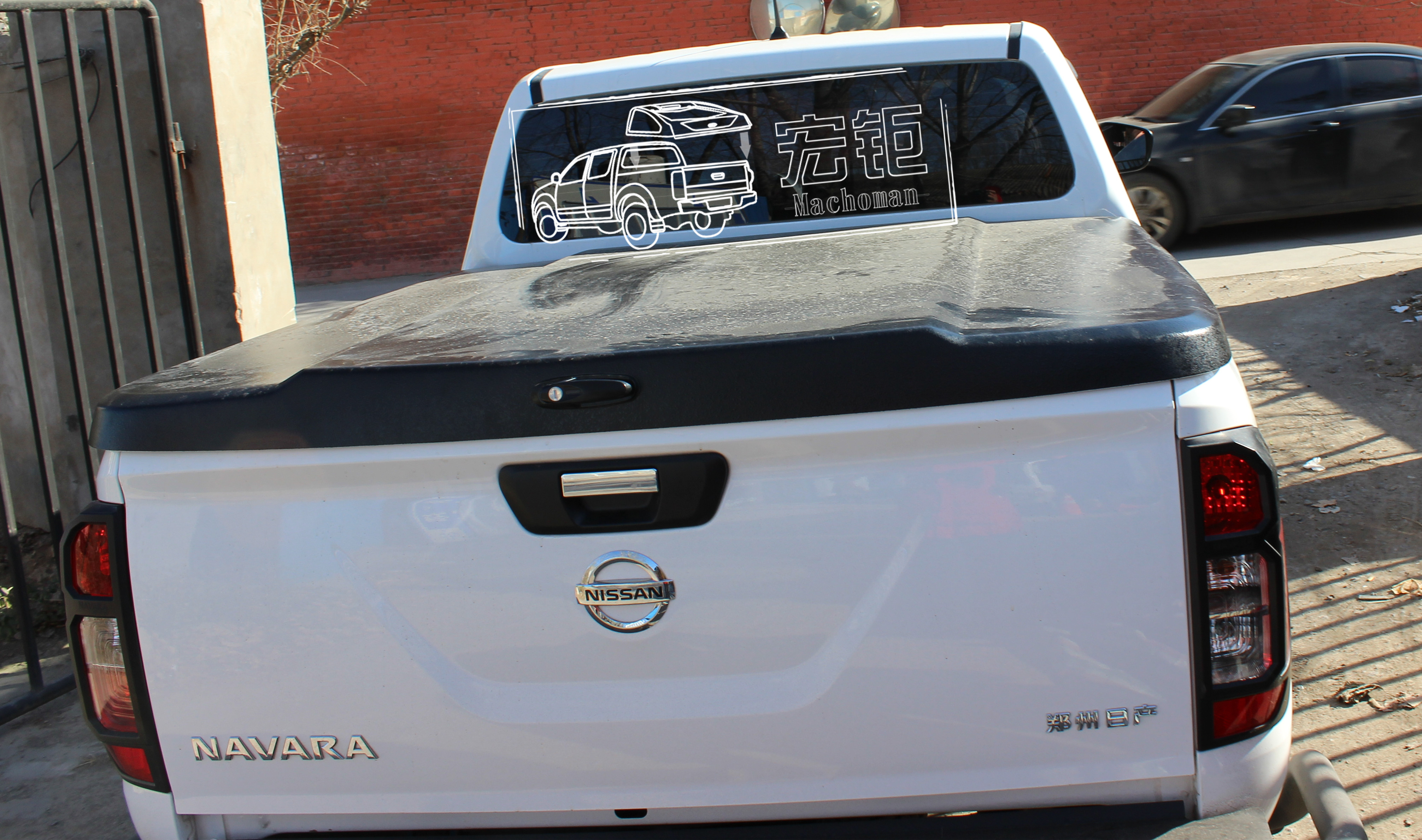 日產(chǎn)納瓦拉皮卡后蓋machoman改裝