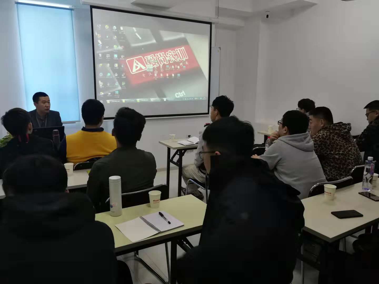 學Pyt?hon技術到底行不行