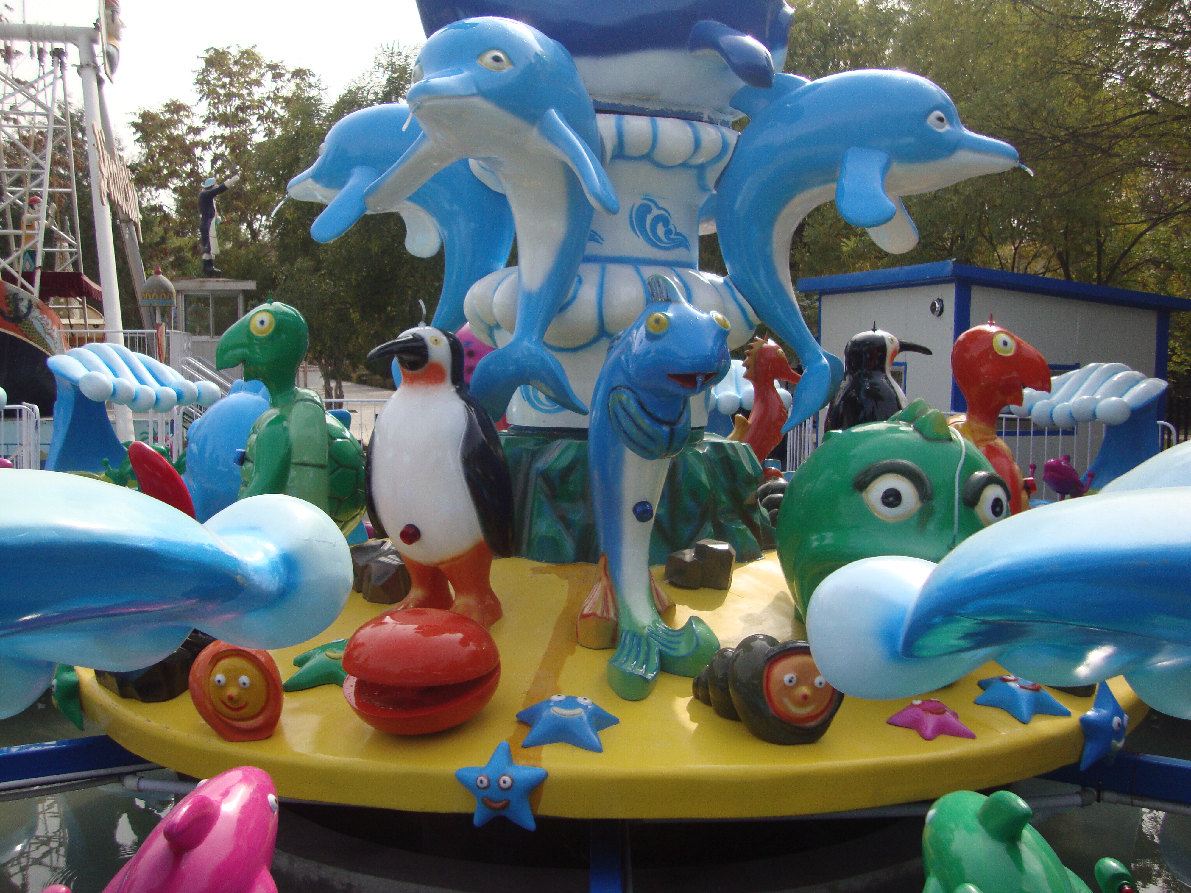 創(chuàng)藝游樂(lè)淺談新型游樂(lè)設(shè)備公園游樂(lè)園必不可少項(xiàng)目激戰(zhàn)鯊魚島 激戰(zhàn)鯊魚島游樂(lè)設(shè)備