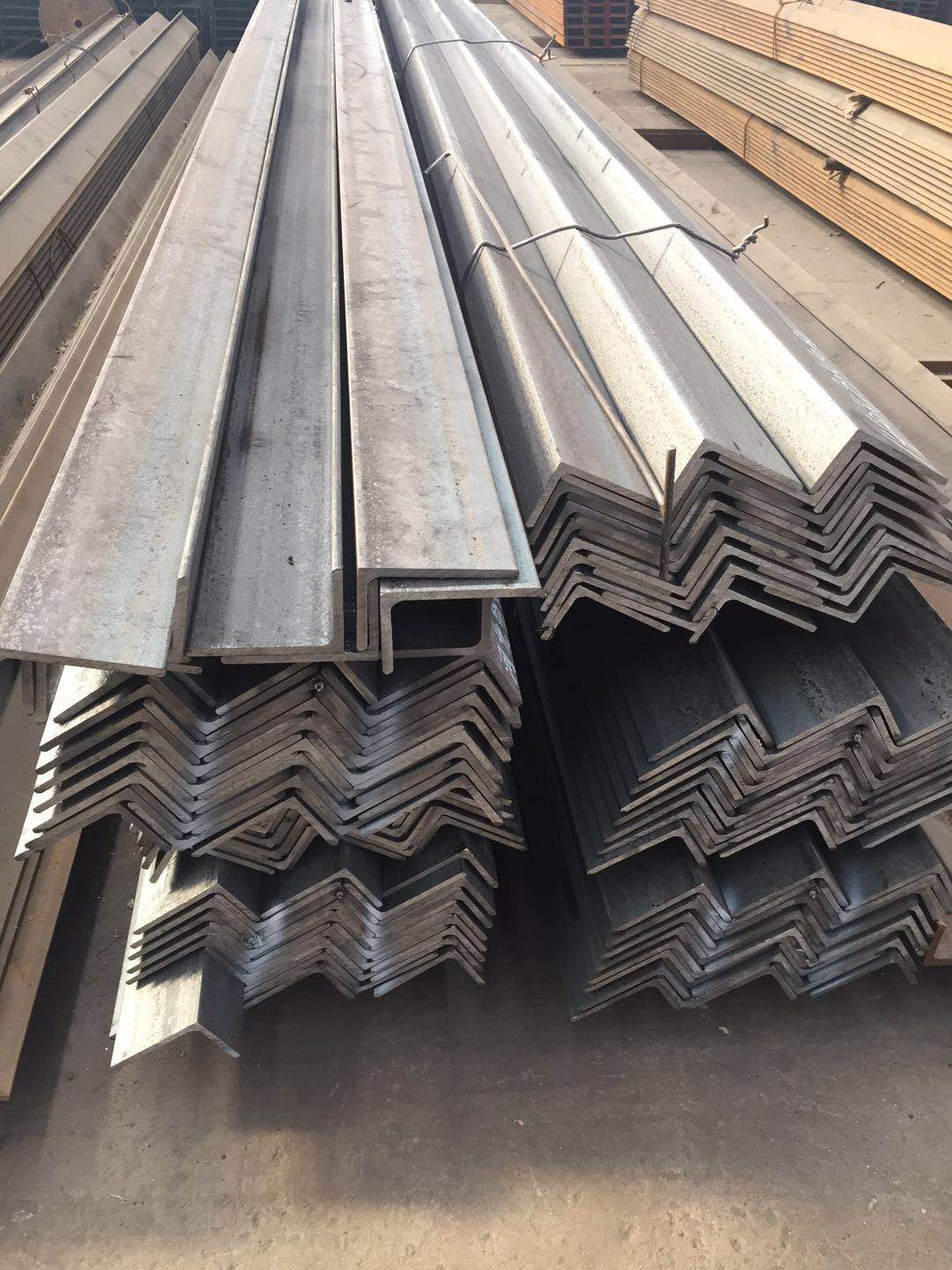 陜西槽鋼工字鋼角鋼各類型材管材