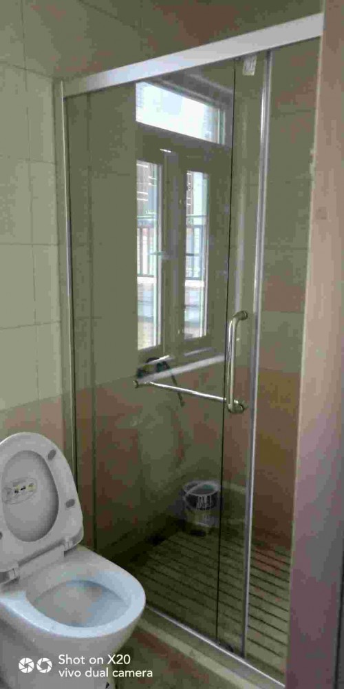 深圳華麗雅簡(jiǎn)易淋浴房