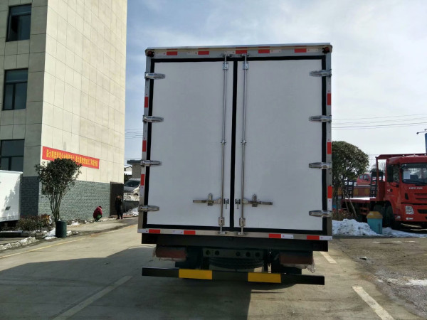 東風(fēng)多利卡冷藏車(chē)生產(chǎn)廠家價(jià)格|蔬菜水果冷鏈運(yùn)輸車(chē)價(jià)格