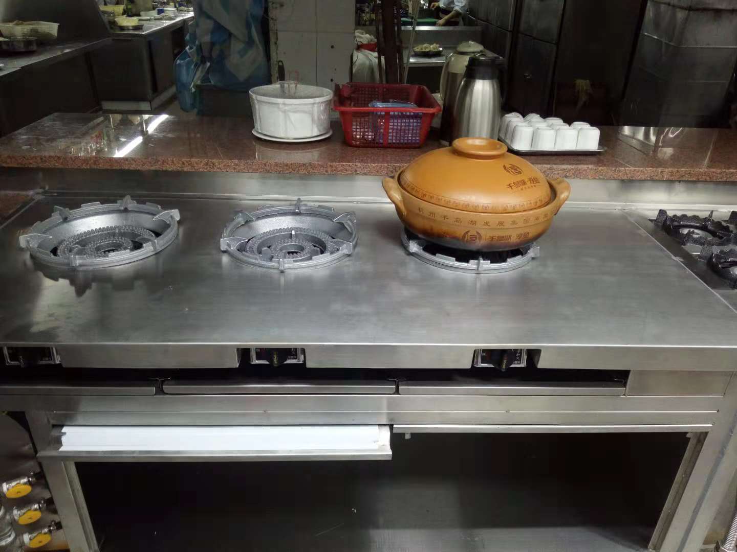 東莞專業(yè)從事廚具工程學(xué)校食堂設(shè)備生產(chǎn)制造安裝維修三頭炆爐