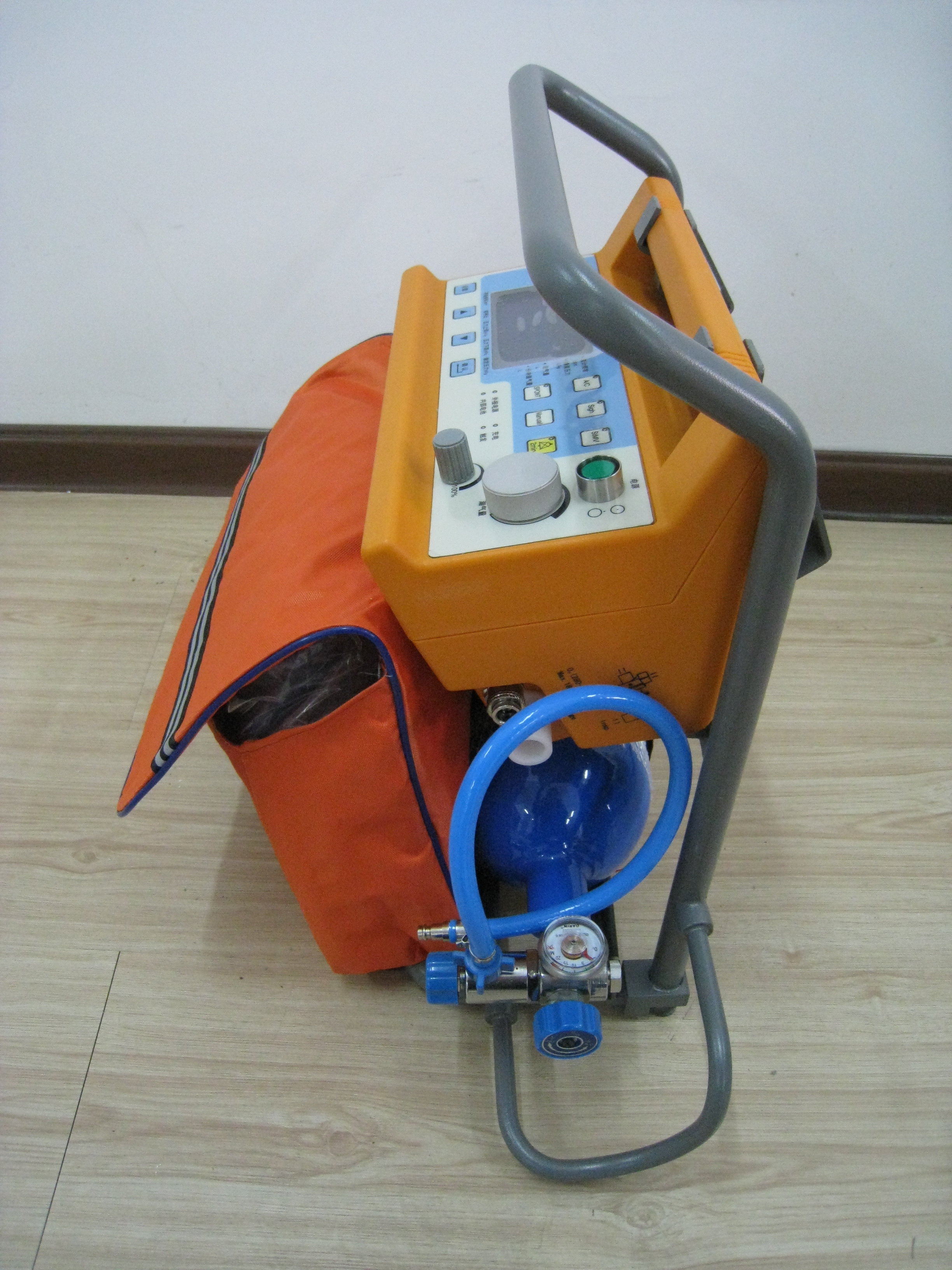 車載呼吸機(jī) 便攜式車載呼吸機(jī)