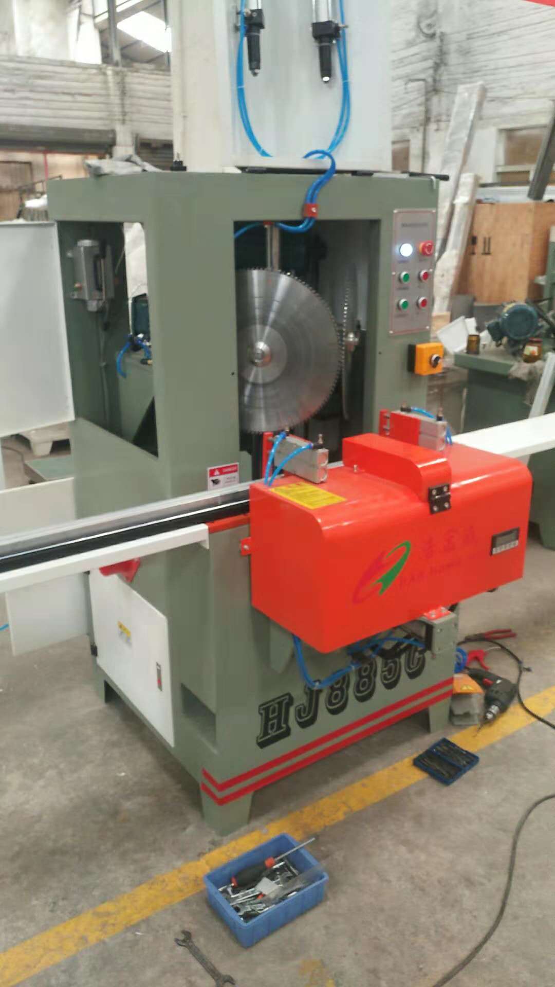 高精密導(dǎo)軌45度雙護(hù)角一體機(jī)十字繡切角機(jī)相框切角機(jī)切割機(jī)廠家全鋁家居切角機(jī)