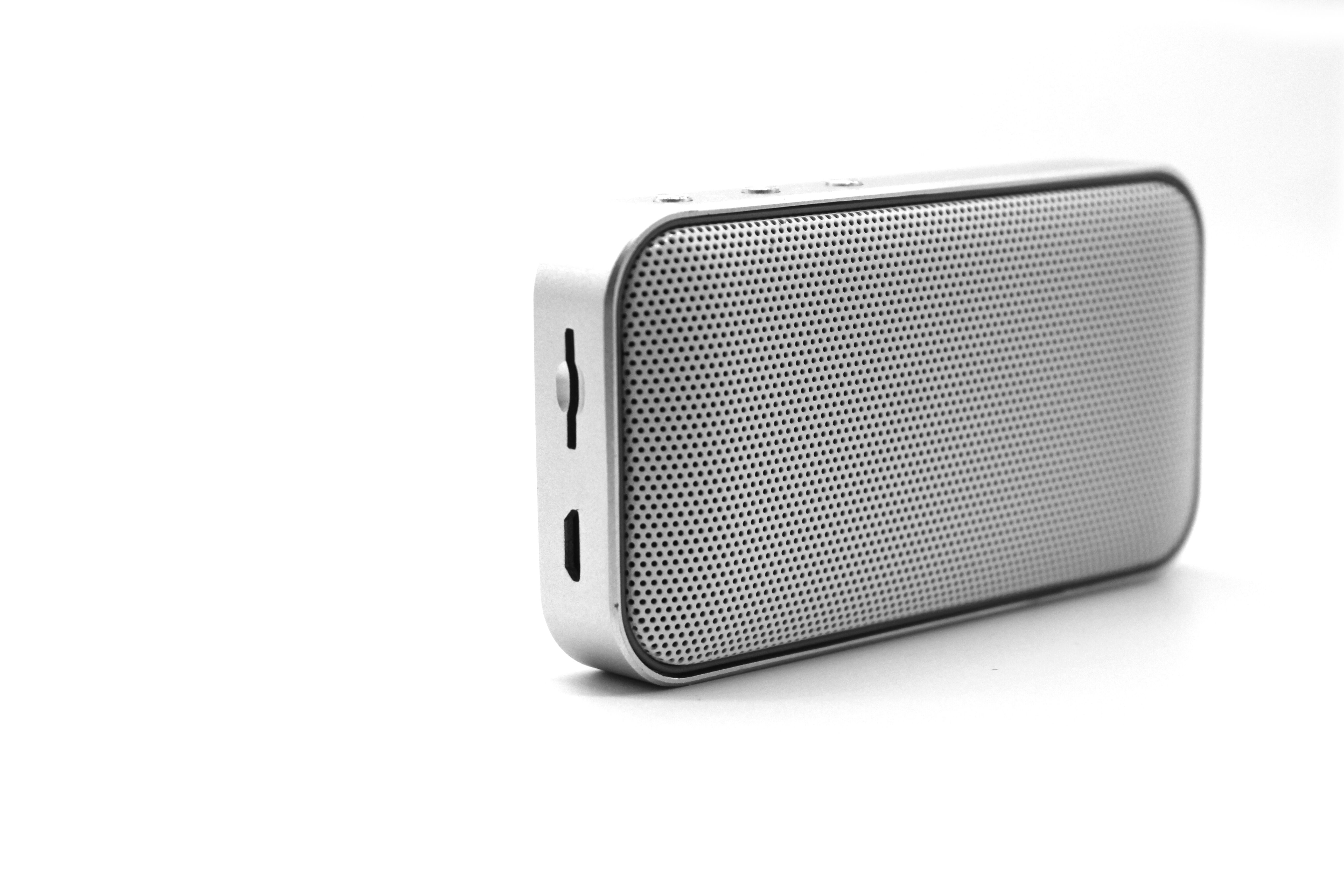 新款*隨身藍(lán)牙音箱，*隨身藍(lán)牙音箱，便攜式藍(lán)牙音箱 新款*mini隨身藍(lán)牙音箱 金屬機(jī)身卡片式藍(lán)牙音箱