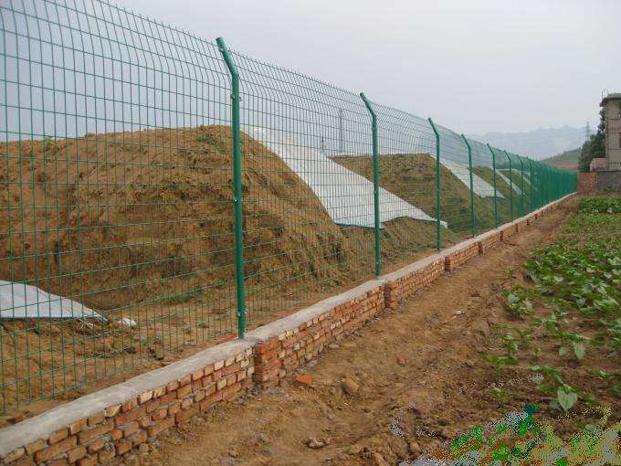 公路雙邊絲護欄網(wǎng)車間隔離柵 1.8m*3m雙邊絲浸塑護欄網(wǎng) 1.8m*3m公路護欄網(wǎng) 1.8m*3m公路折彎雙邊絲