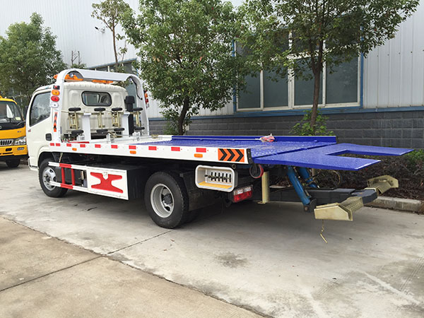 多利卡清障車 藍牌一拖二清障車廠家價格