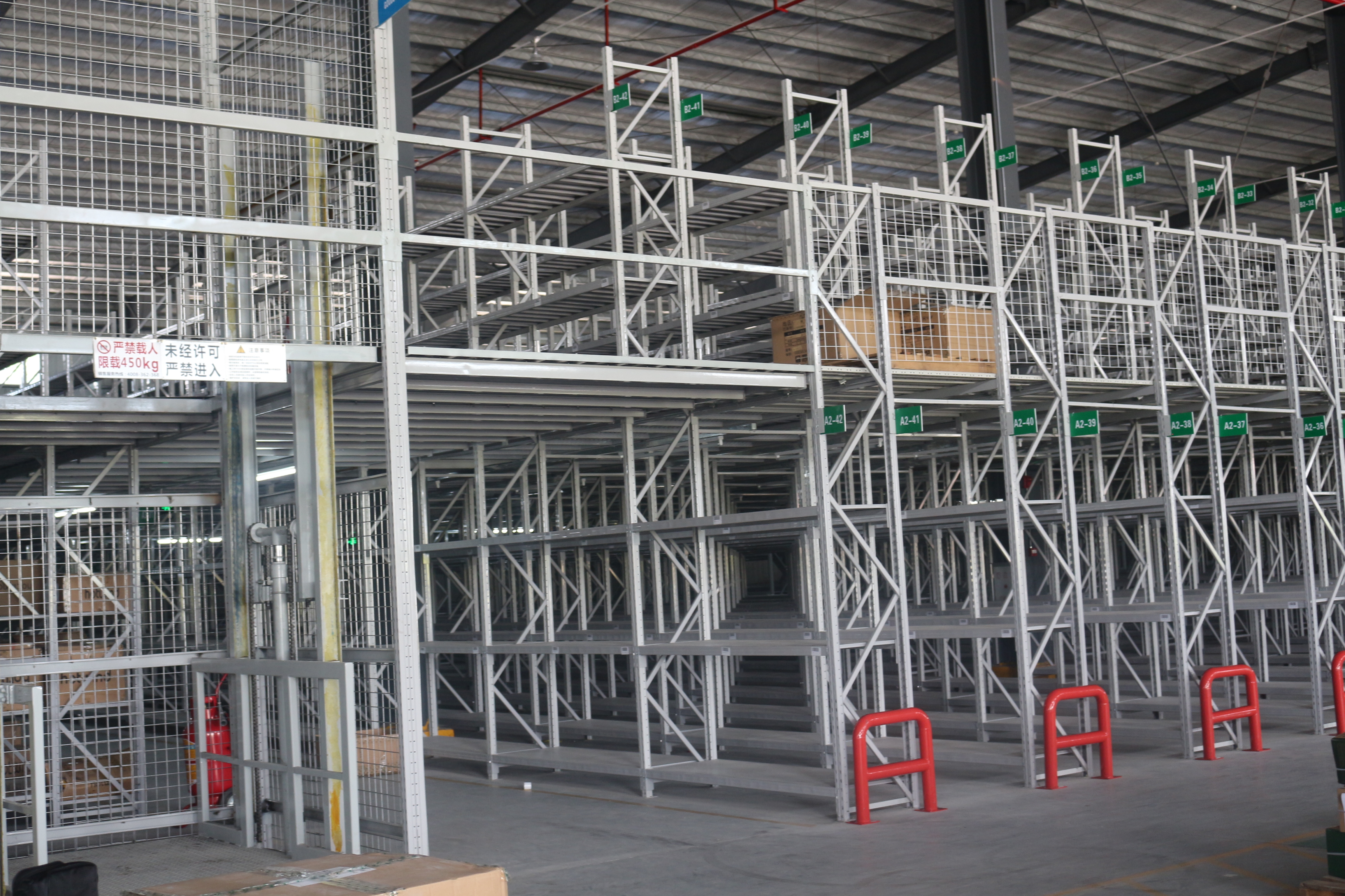 了解輕型庫(kù)房貨架的特點(diǎn)和用途