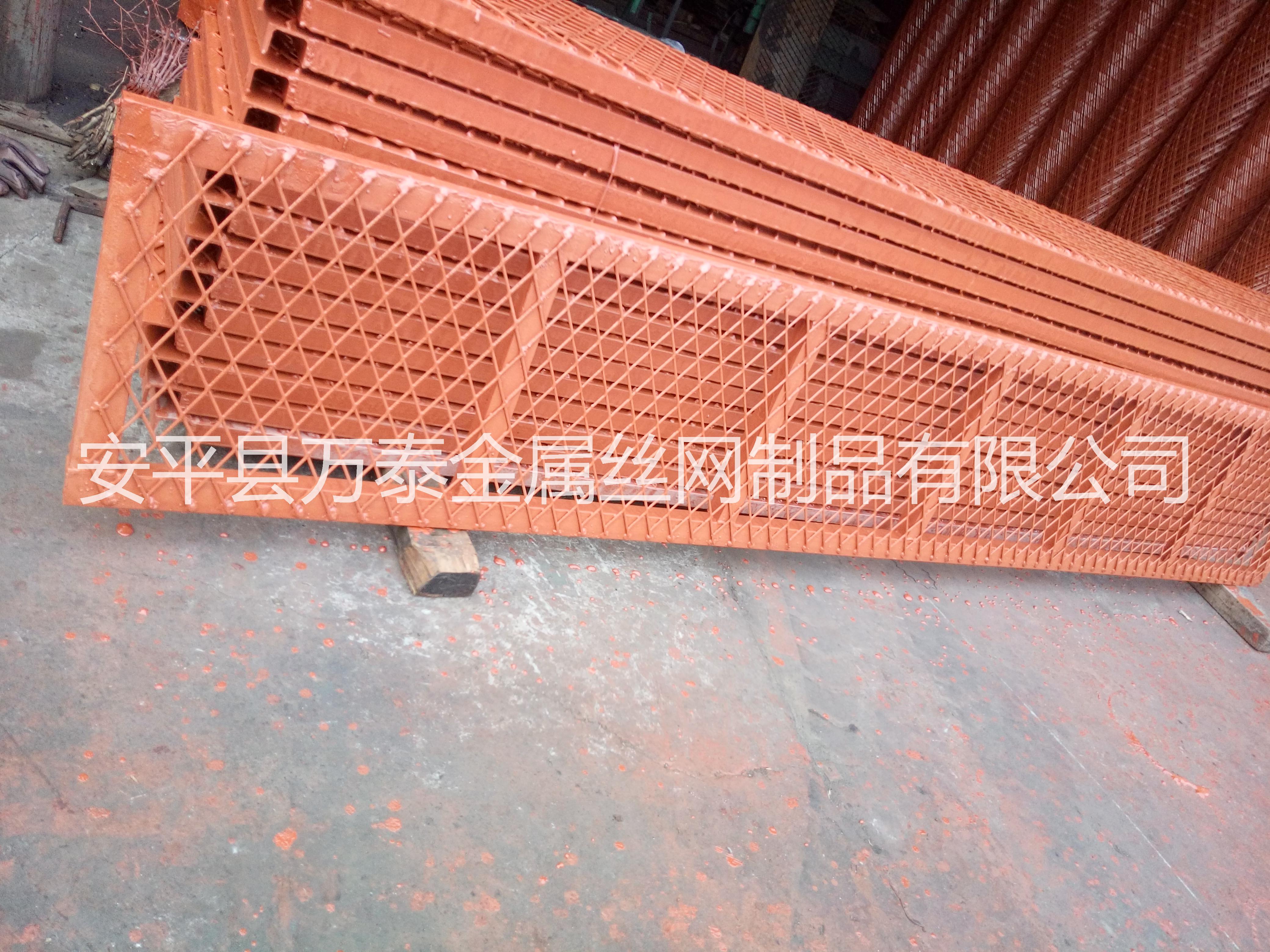 重型鋼板網(wǎng)廠家 工廠走道用拉伸網(wǎng) 輪船踏步鋼板網(wǎng)