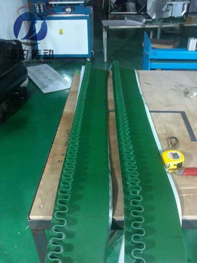 綠色加裙邊輸送帶