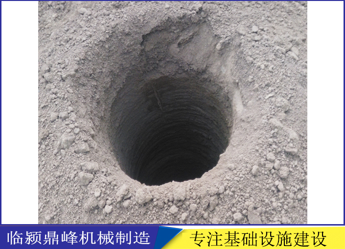 河南鼎峰機(jī)械線桿打樁機(jī)