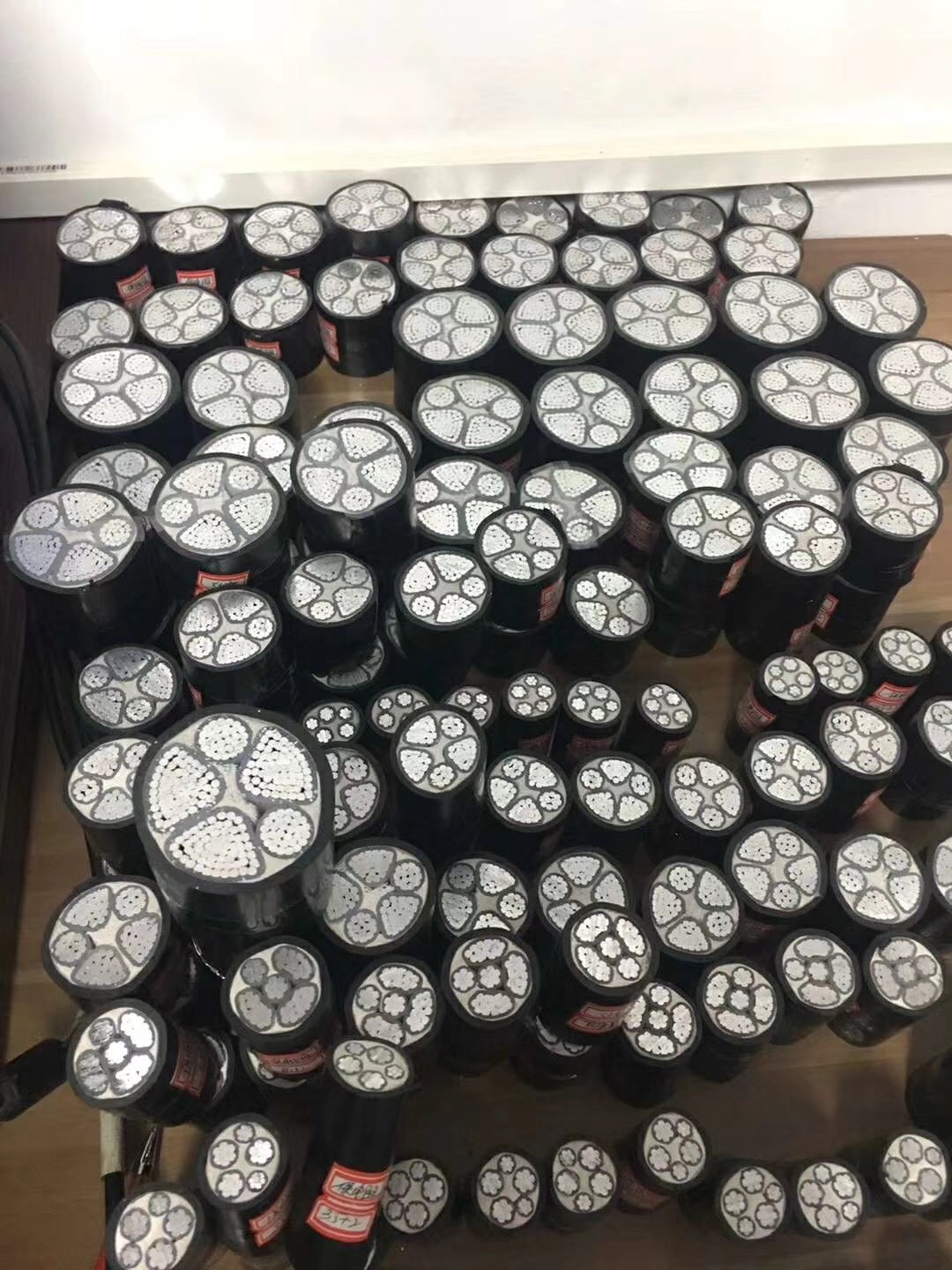 YJLV3X50+1x25平方*4芯鋁芯電力電線電纜/三相四線