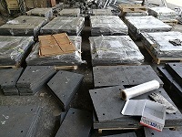 供港口碼頭，冶金，礦山，建材等行業(yè)各種輸送機(jī)襯板，高鉻合金，高錳鋼等