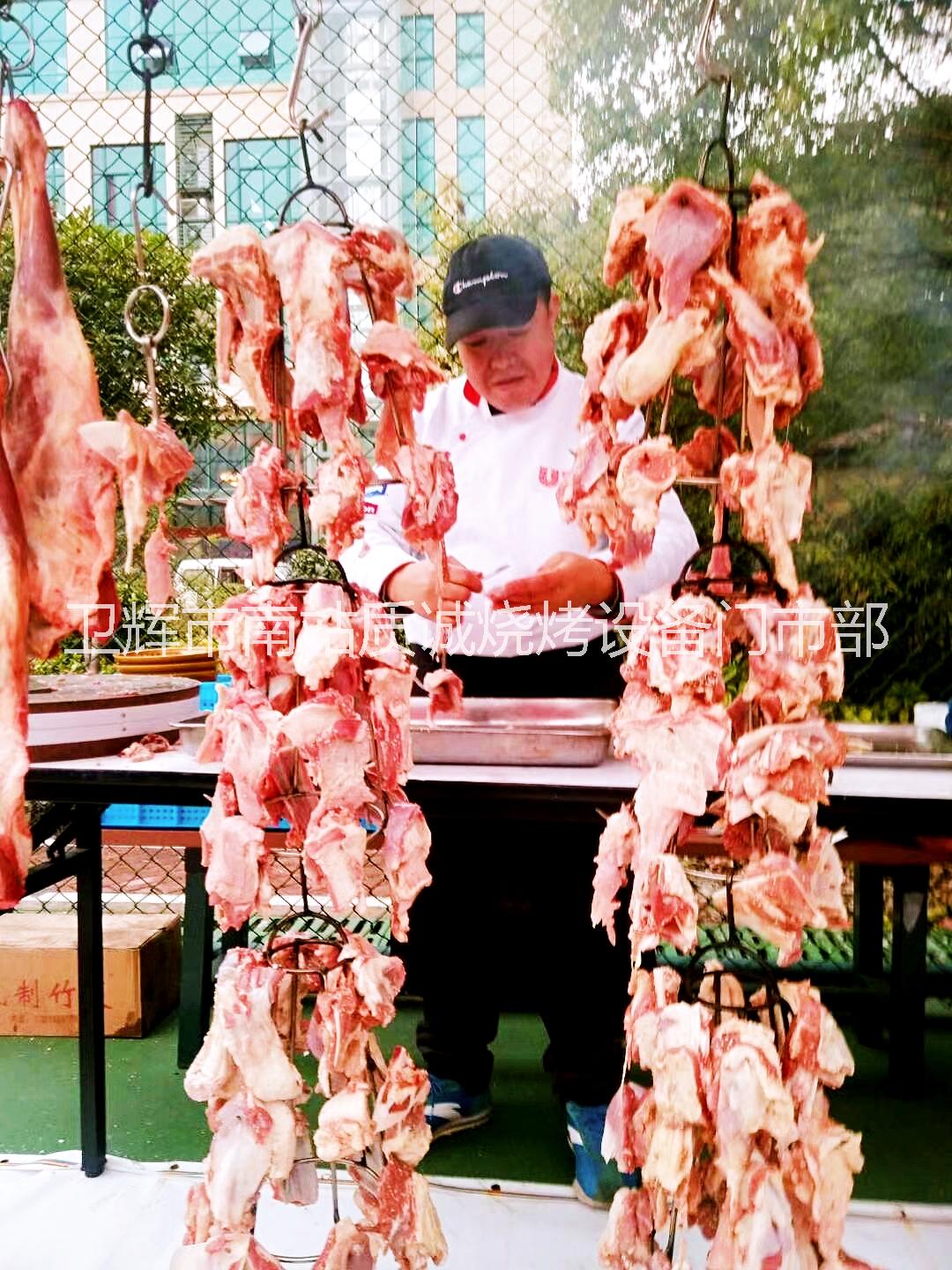 供應(yīng)新疆馕坑爐烤全羊爐烤羊腿爐烤羊排爐自動(dòng)旋轉(zhuǎn)燒烤爐烤乳豬爐無(wú)煙液化氣烤爐烤大串