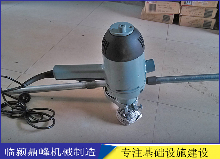 河南鼎峰機(jī)械手電鉆打井機(jī)