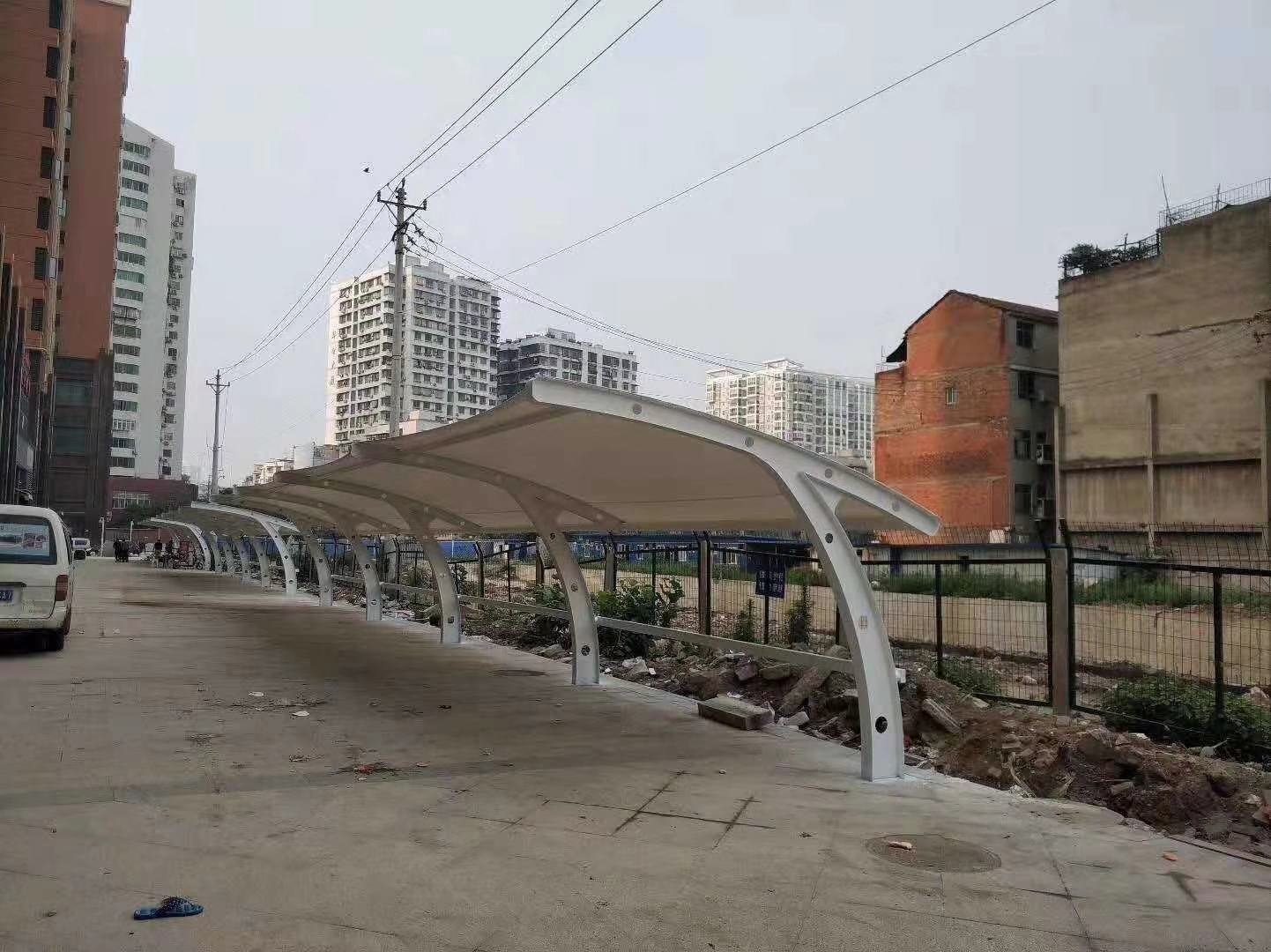 廣東大型停車?yán)す潭ㄅ?深圳手動(dòng)推拉蓬 廣州雙開活動(dòng)雨蓬廠家