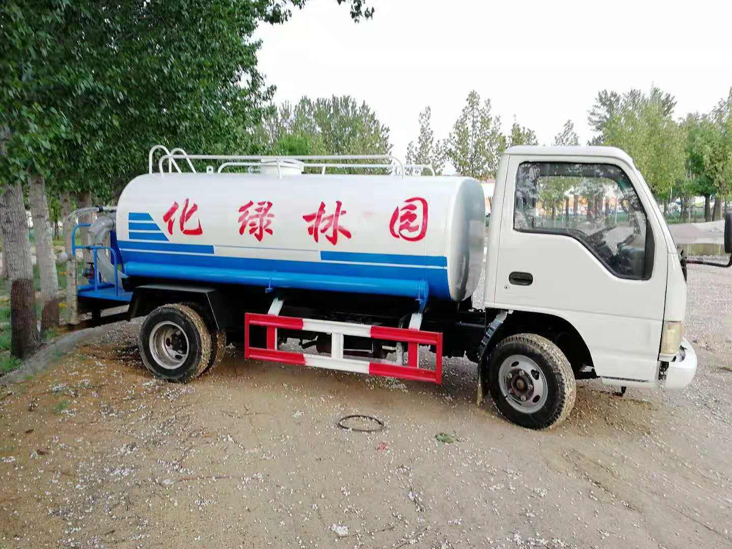 廠家專業(yè)生產(chǎn)銷售灑水車3噸5噸8噸10噸15噸綠化道路噴灑工地*質(zhì)保三年 二手灑水車