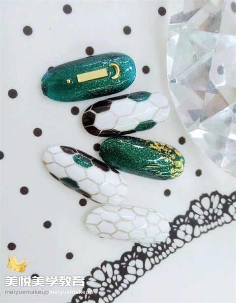 學(xué)2018年原創(chuàng)流行美甲寶格麗紋