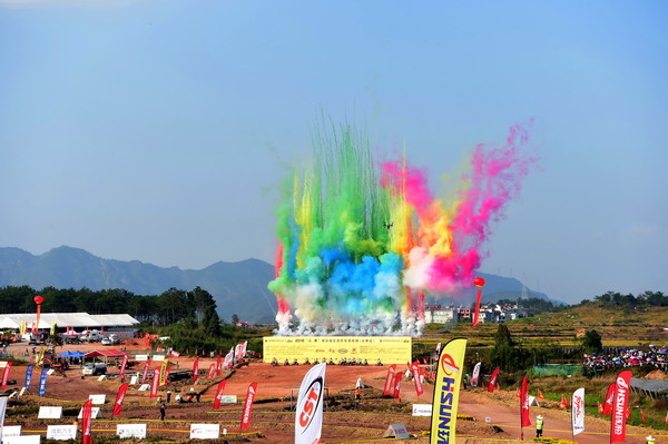 啟動(dòng)儀式道具慶典彩煙慶典飛布租賃