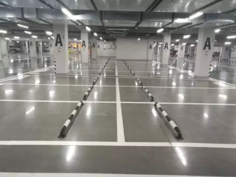 西安地坪施工，東朗車庫環(huán)氧耐磨地坪，混凝土水泥地平固化拋光