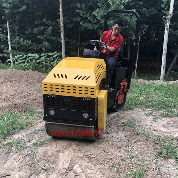 天水全液壓壓土機(jī)一噸震動(dòng)壓實(shí)機(jī)廠家