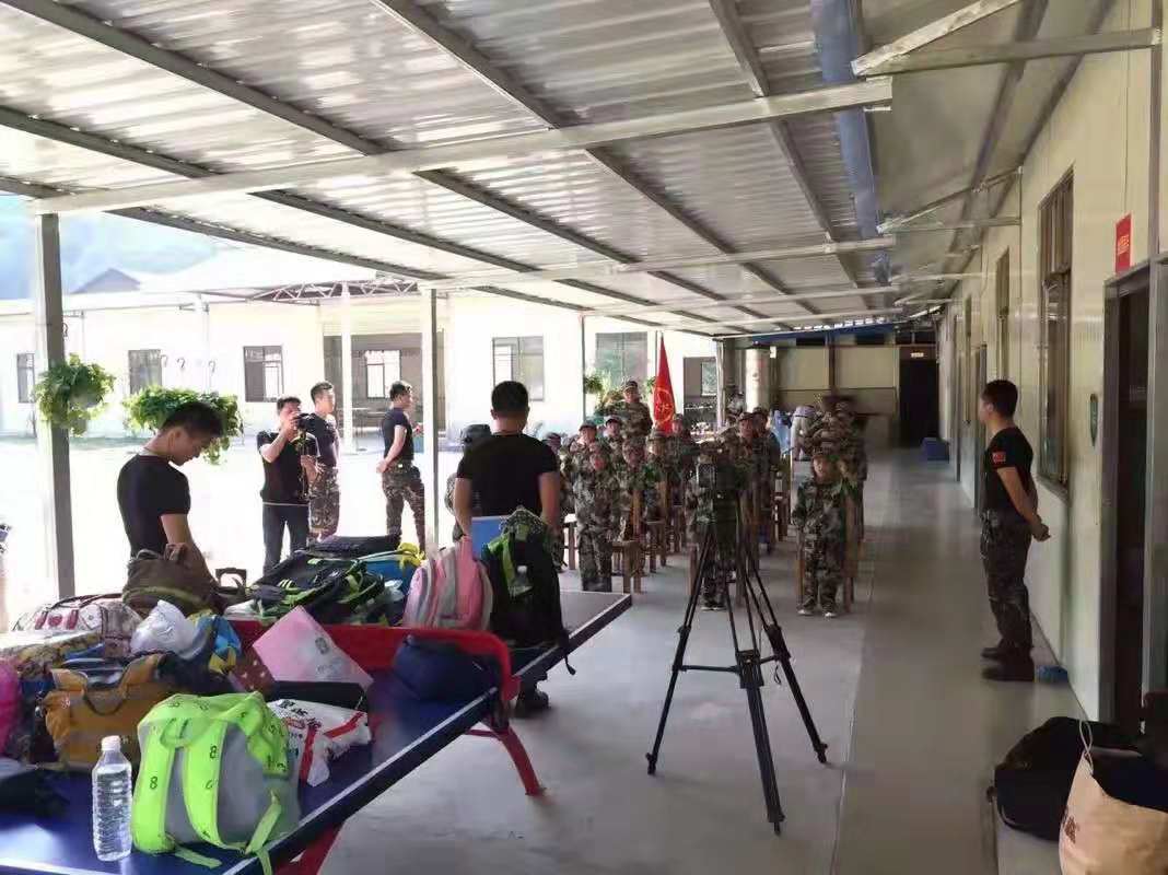 柳州少兒寒假冬令營軍訓(xùn)活動