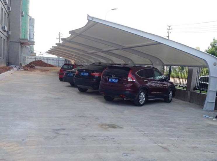 膜結(jié)構(gòu)停車棚工程  球場膜結(jié)構(gòu)雨棚  雙挑斜拉型膜結(jié)構(gòu)停車棚