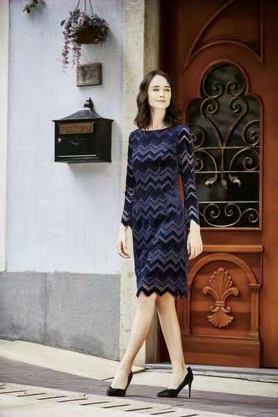 *折扣女裝貨源,品牌女裝批發(fā),品牌服裝批發(fā)