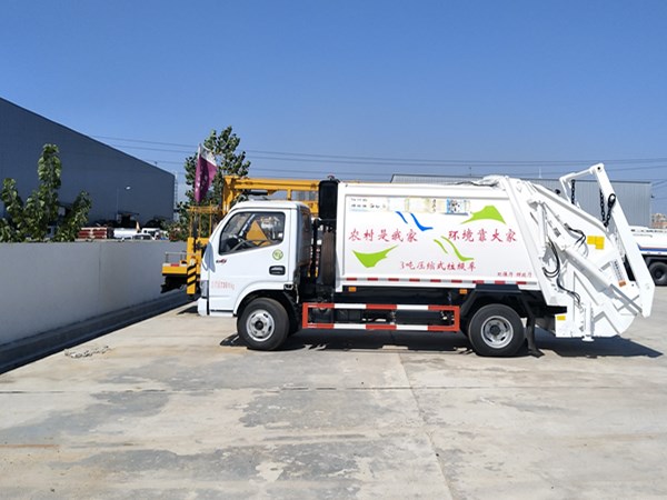 東風(fēng)多利卡3方壓縮式垃圾車