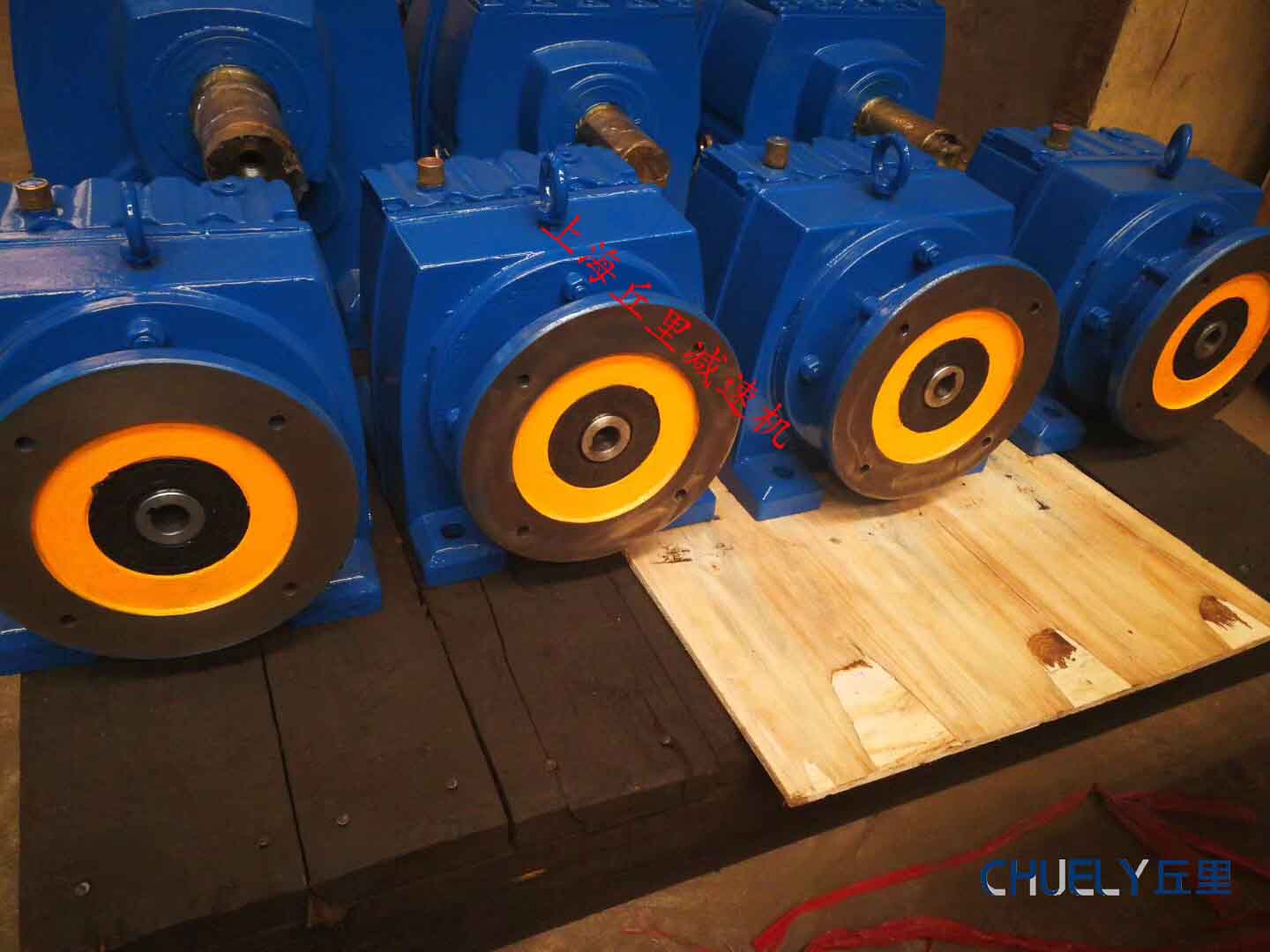 丘里R57齒輪減速機(jī) S E W參數(shù)同軸式減速器