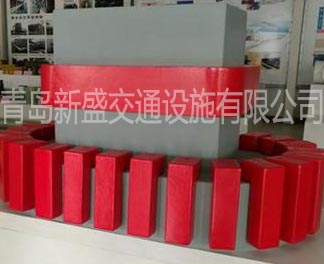 轉(zhuǎn)動(dòng)自浮式FRP防撞圈 青島新盛橋梁防撞護(hù)舷 防撞方塊