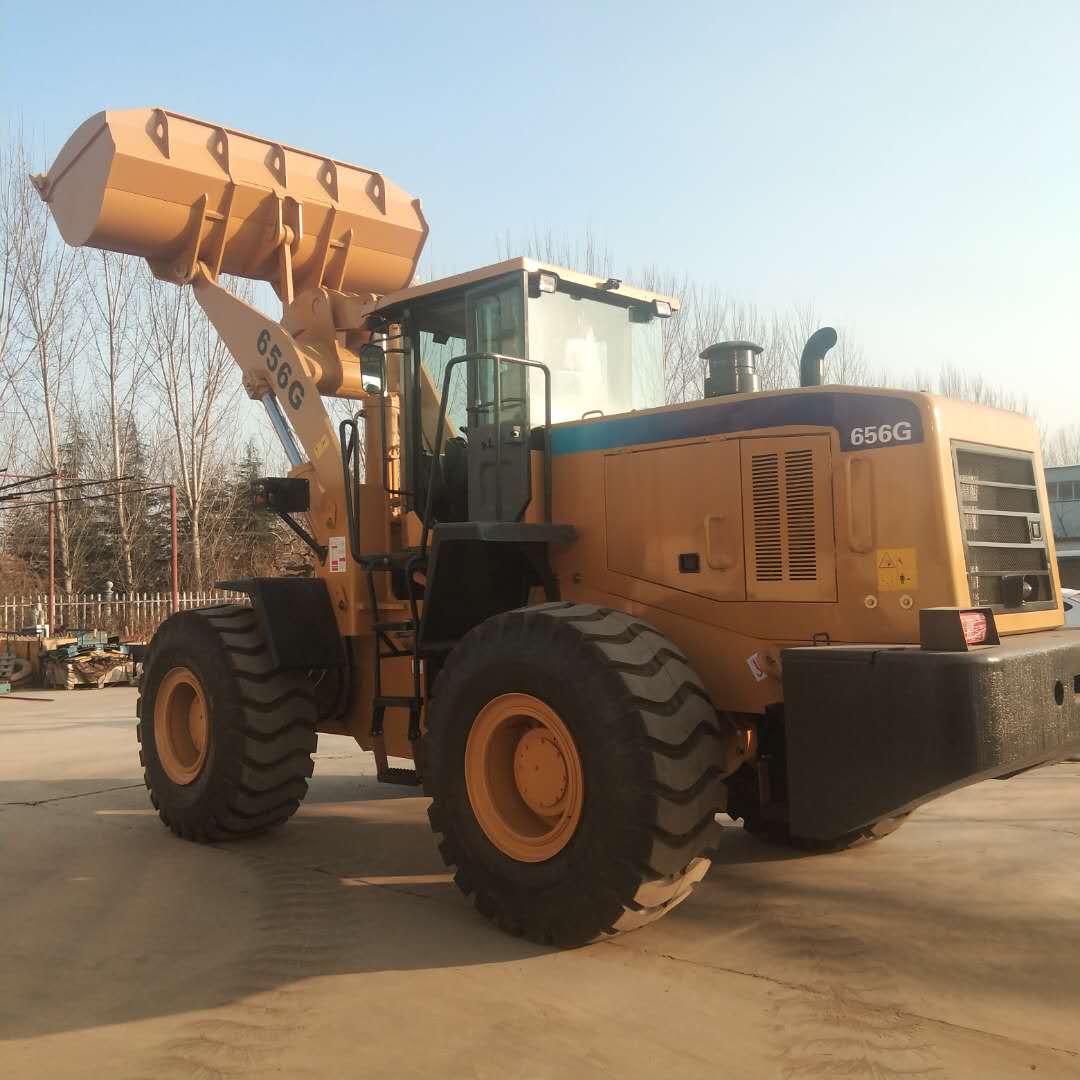 50裝載機鏟車制造榮裝機械馬力大、載重量大