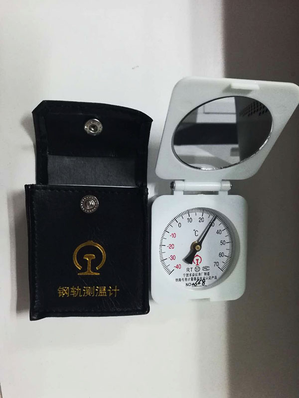 公司生產(chǎn)供應(yīng)鋼軌表面快速測(cè)溫計(jì)RT型