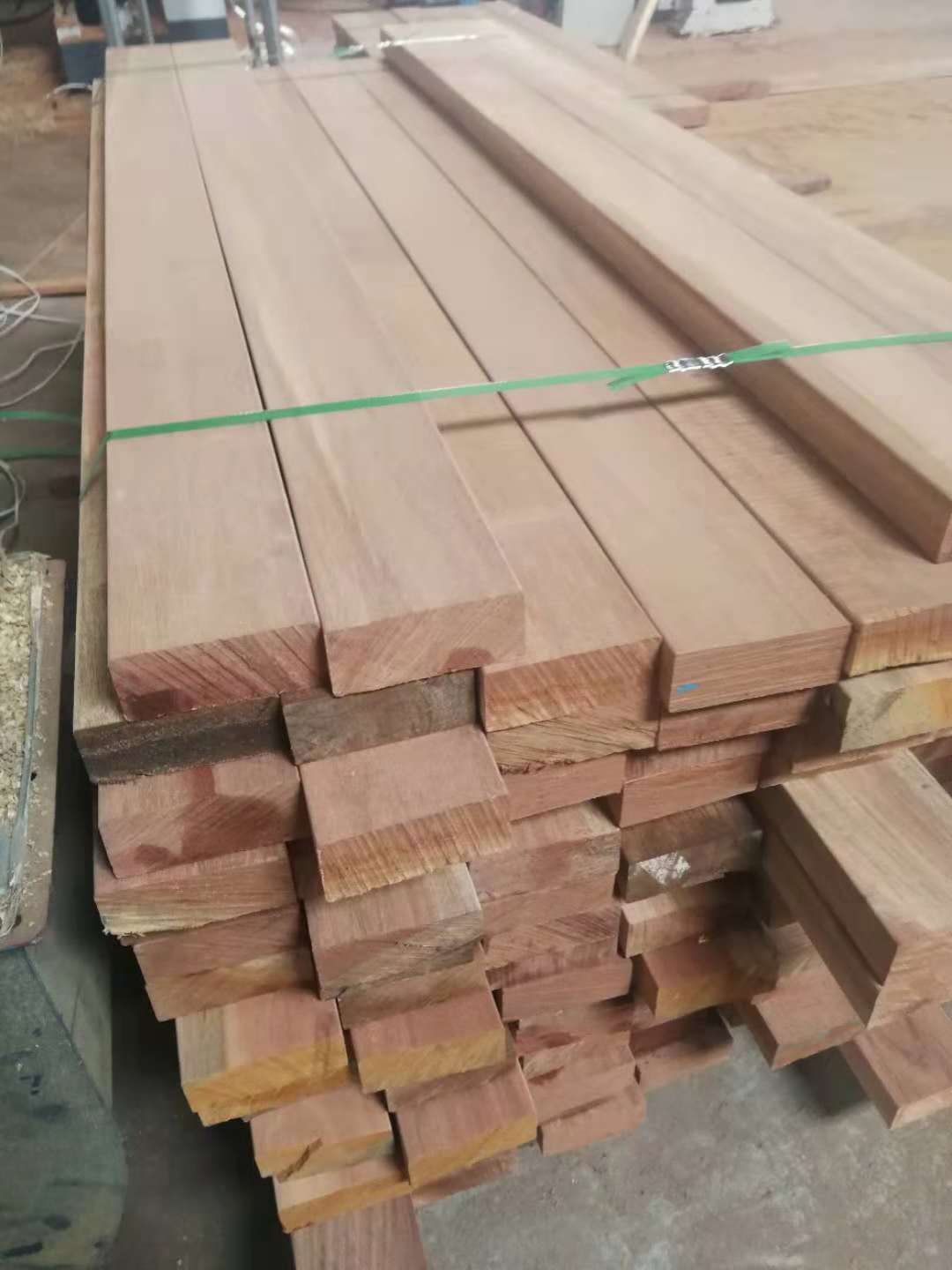 柳桉木防腐木戶外實(shí)木板材方木條立