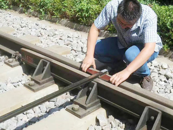 公司生產(chǎn)供應(yīng)鐵路測量標(biāo)準(zhǔn)軌距鐵路支距尺